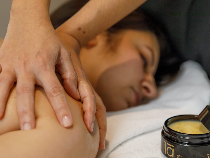 calmante_corporal_cbd massagem corporal relaxante com CBD